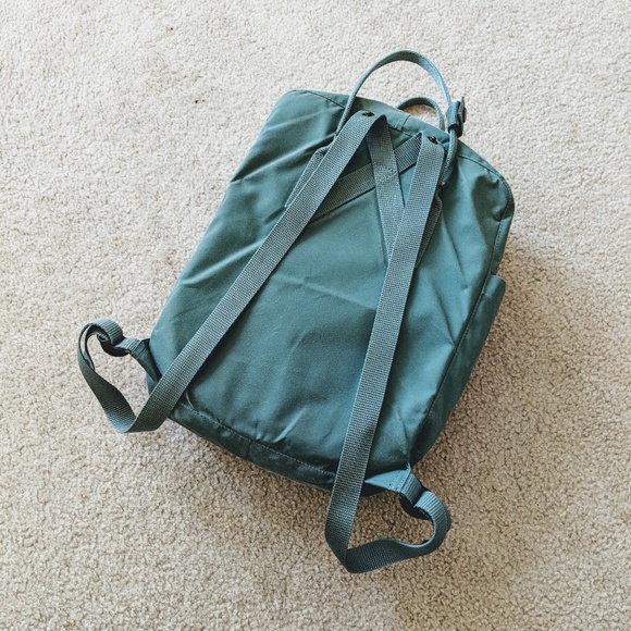 SOLD ⛔ Fjallraven Kanken Classic Backpack - Picture 2 of 7